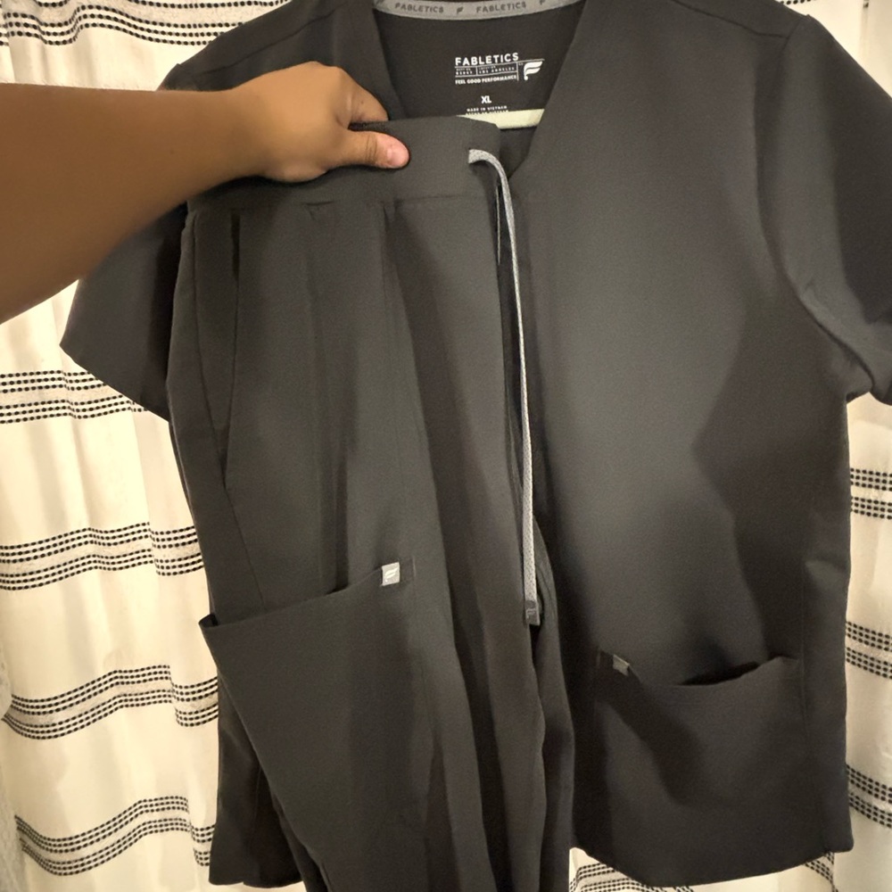 SCRUBS - Picture 3 of 4